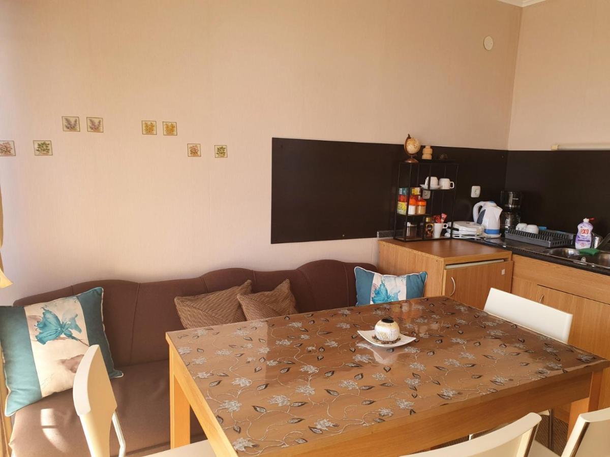 Apartment 428A In Hotel Snezhanka, ปอมโปโรโว ภายนอก รูปภาพ
